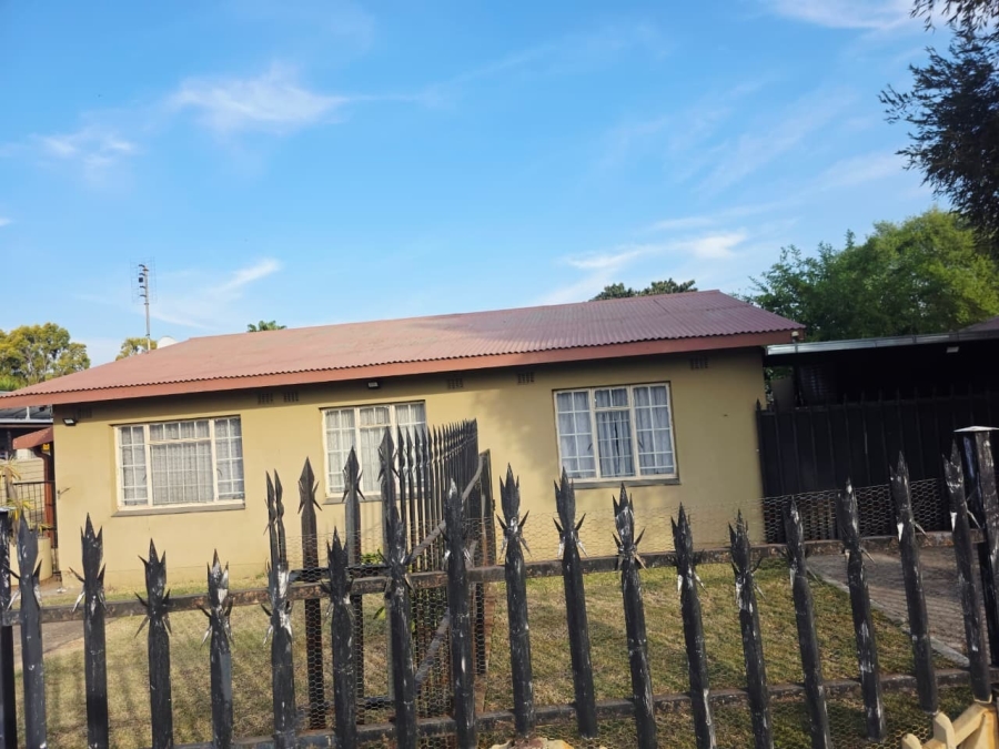 4 Bedroom Property for Sale in Oos Einde North West